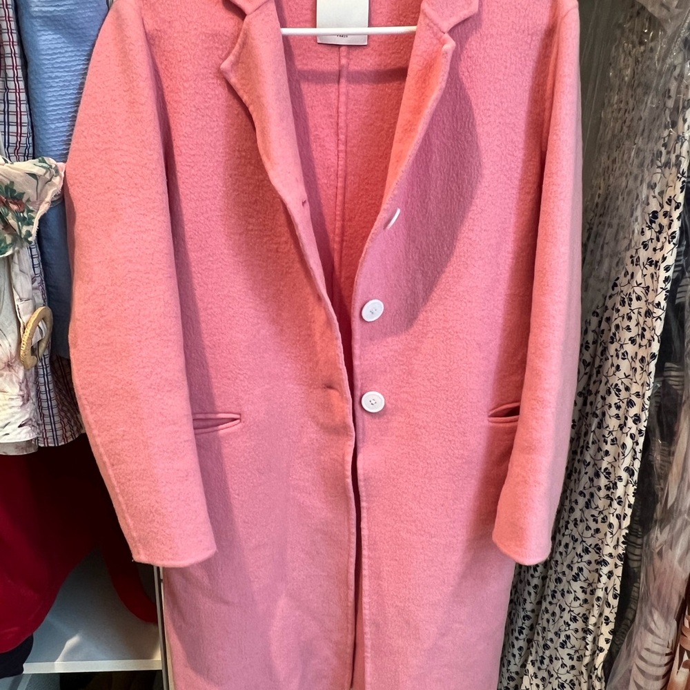Sandro pink wool coat with two pockets, good condition